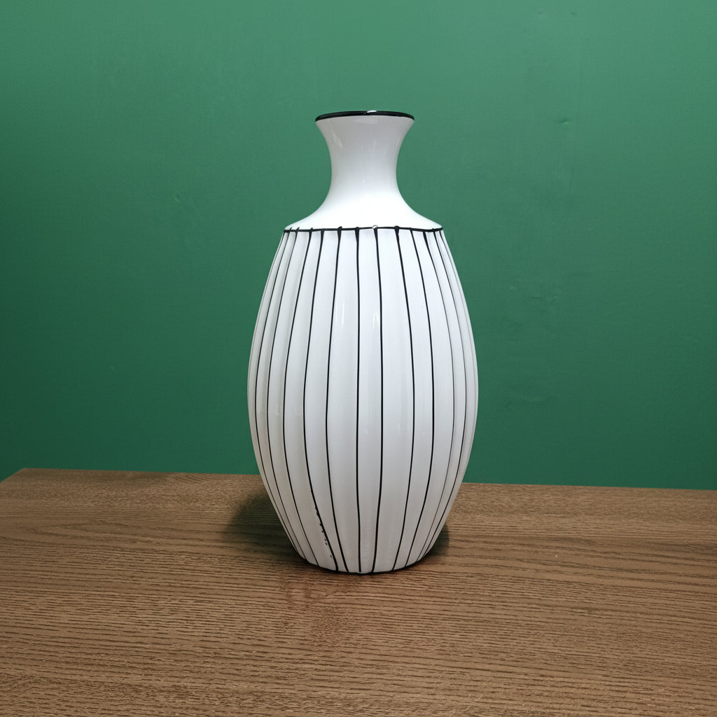 Κεραμικό Βάζο Ριγέ Λευκό–Μαύρο – 28 εκ. Διακοσμητικό Χώρου